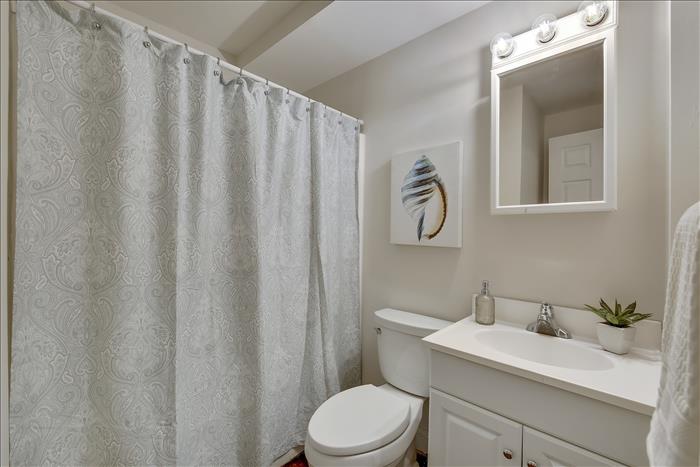 1332 Newton ST NE Washington DC  apartment bathroom
